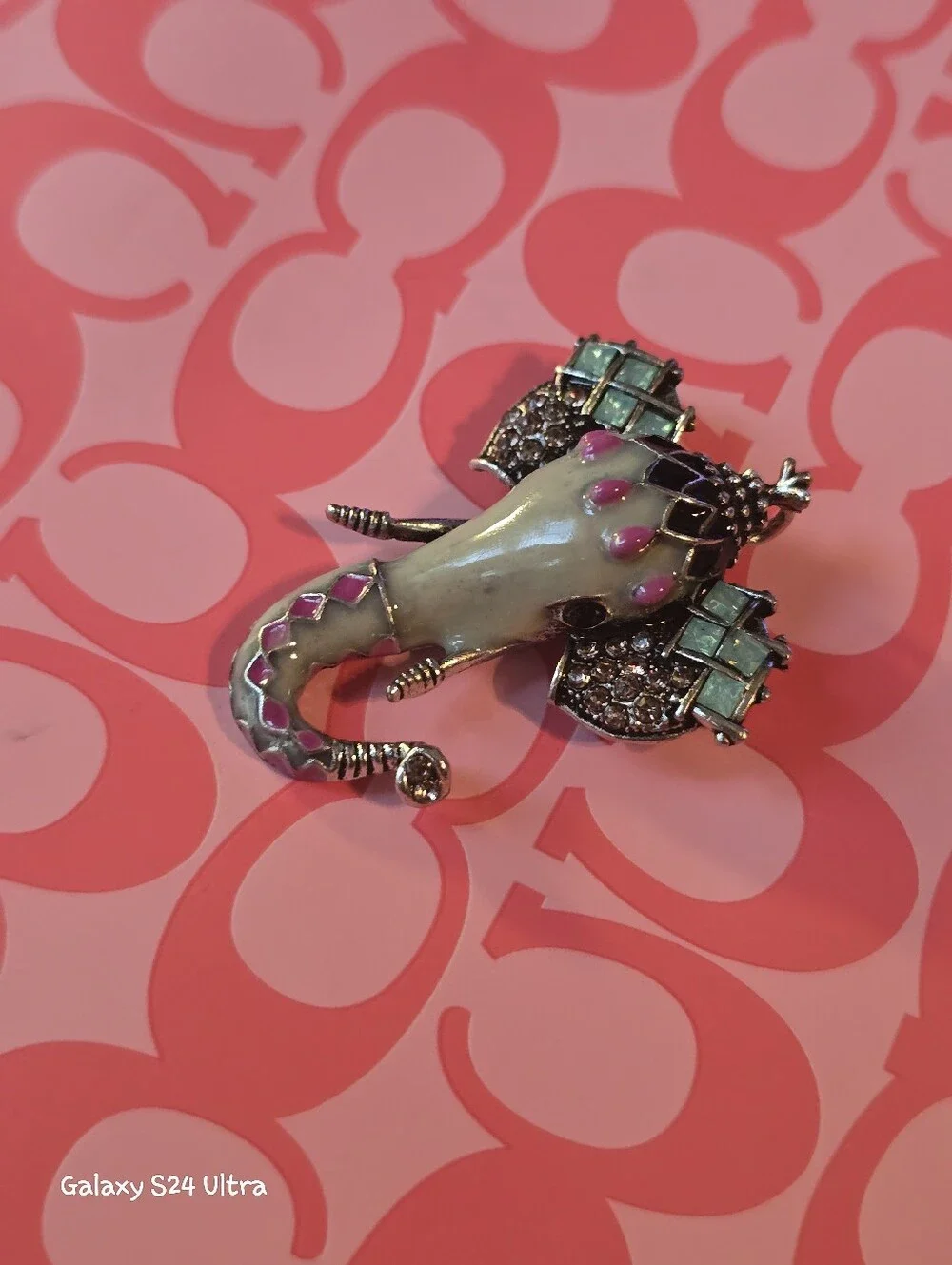 Beautiful Elephant Brooch NEW